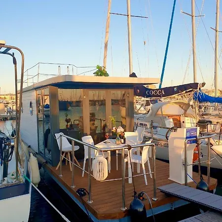 船屋 Houseboat Seabreeze