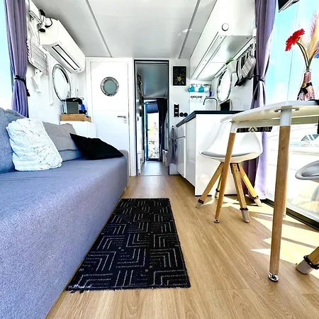 船屋 Houseboat Seabreeze *