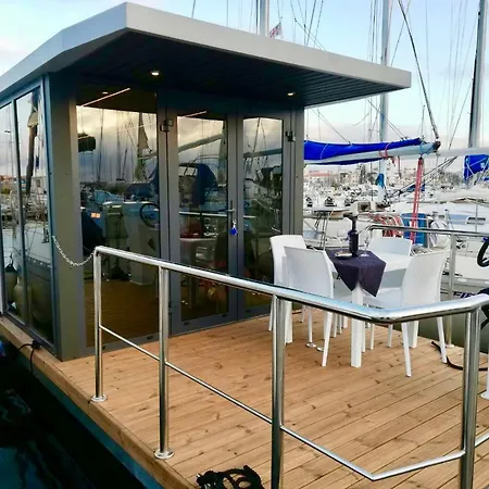 Houseboat Seabreeze 船屋