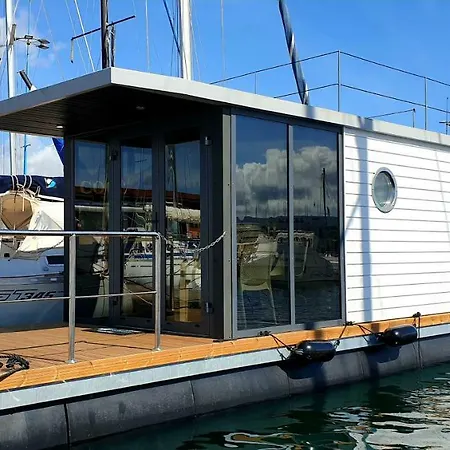 船屋 Houseboat Seabreeze *